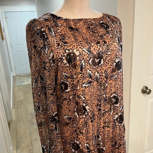 Lulu’s Peach and Brown Botanical Shift with Gold Thread Long Sleeve Dress - Picture 11 of 16